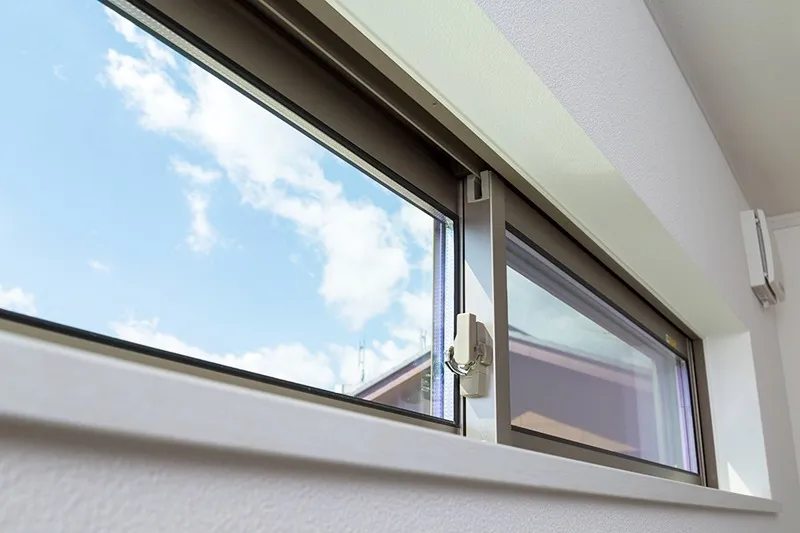 埼玉県で断熱・遮熱フィルム施工なら。暖気を窓際で反射して外へ逃がさない