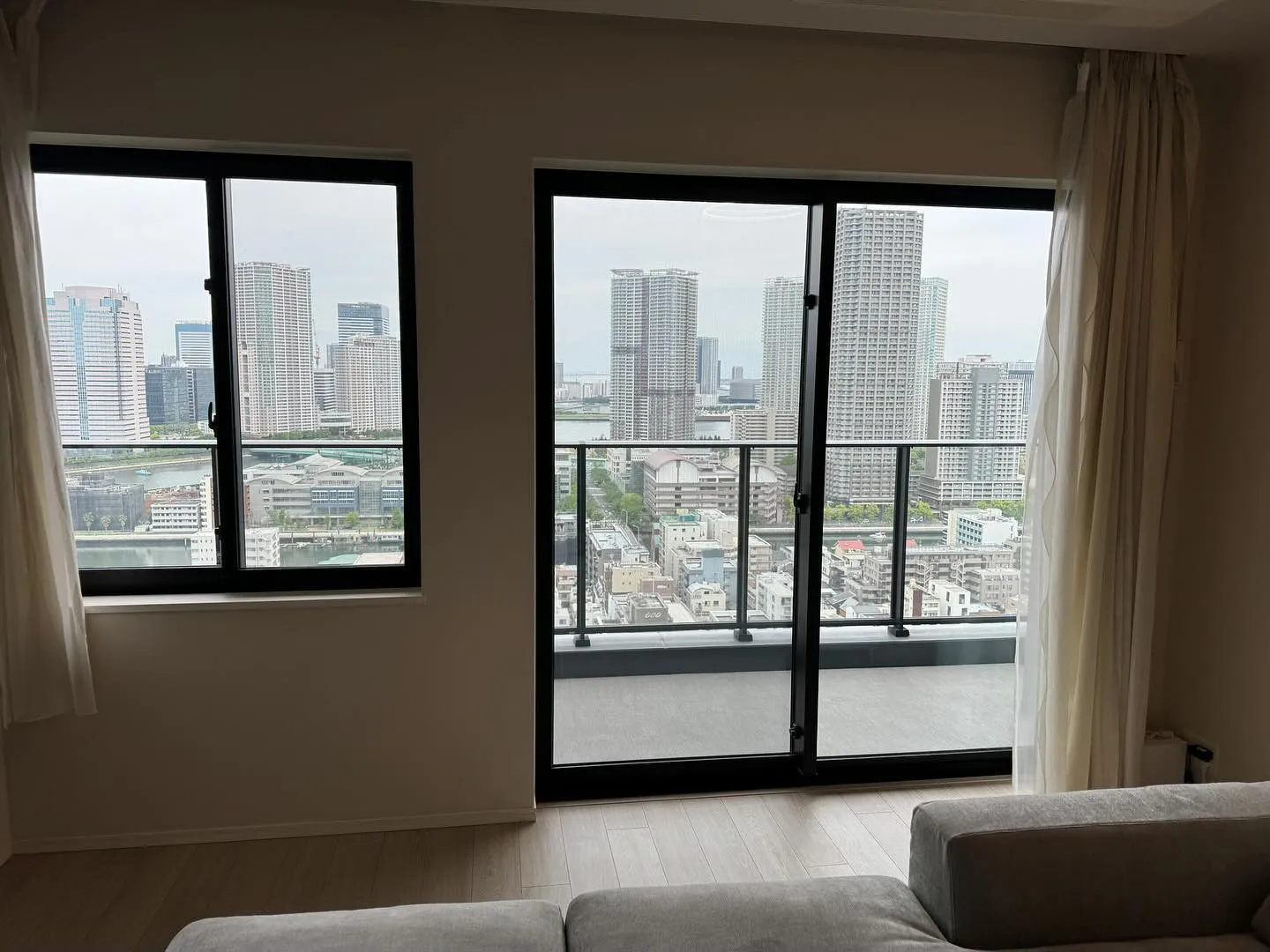 中央区のタワーマンションにUVカット/飛散防止フィルム 3M SH2CLARを施工