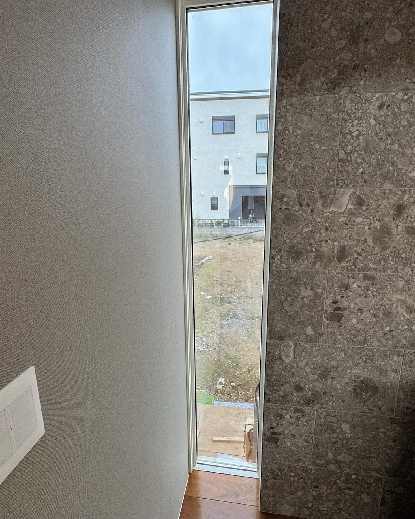 目黒区の一戸建てへミラー目隠しフィルム 3Mアンバー35を施工