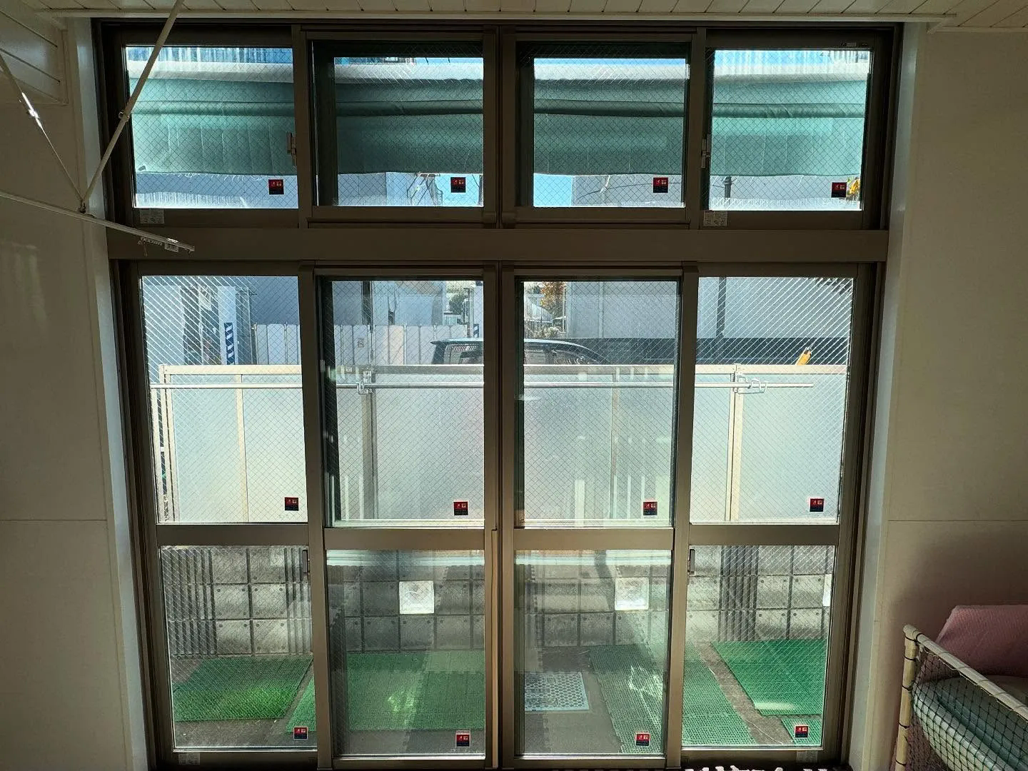 府中市の幼稚園へ透明遮熱フィルム コボテクト TSM-80Cを施工
