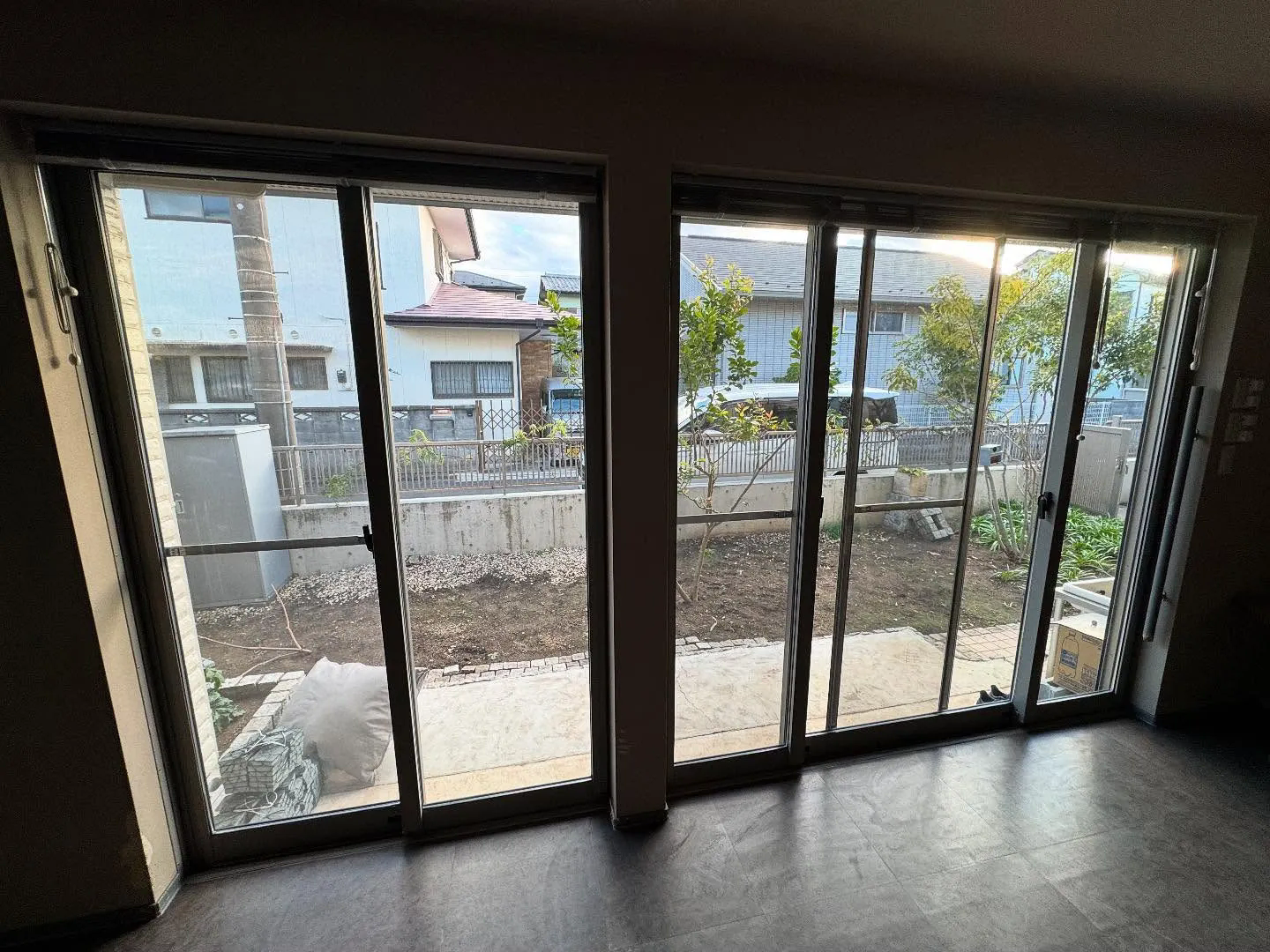 横浜市の一戸建てのリビングへ3M UVカット/飛散防止フィルム SH2CLARを施工