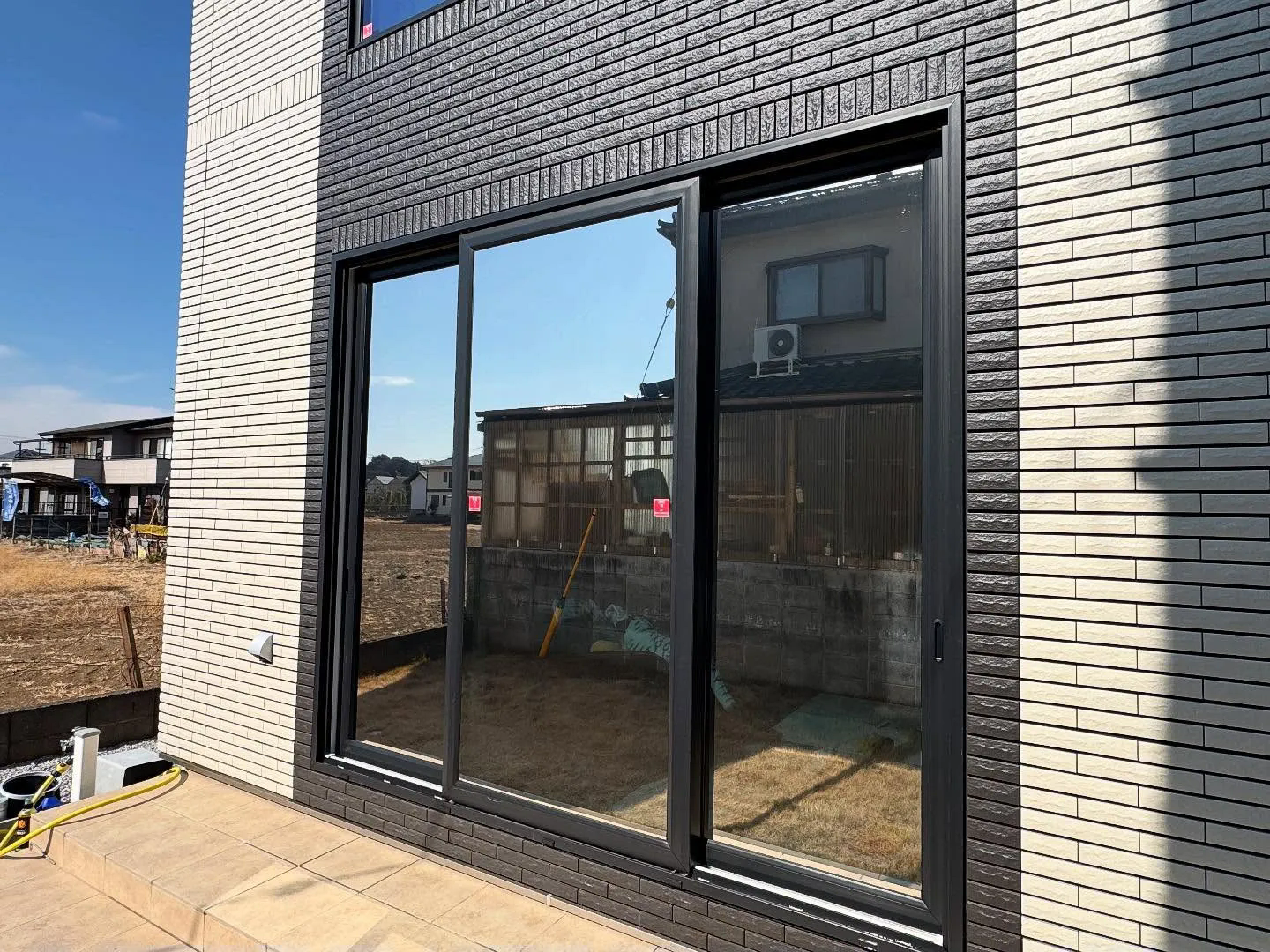川越市の一戸建てへミラー目隠しフィルム タクミ RSP 15EXを施工しています