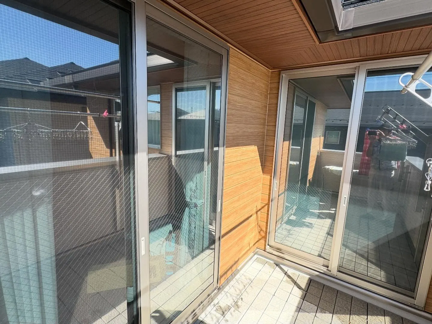 所沢市の新築一戸建てへ外貼り用ミラー目隠しフィルム タクミ RSP35EXを追加で施工