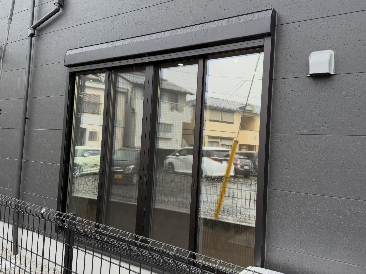 ミラー目隠しフィルム 3Mアンバー35を所沢市の一戸建てへ施工