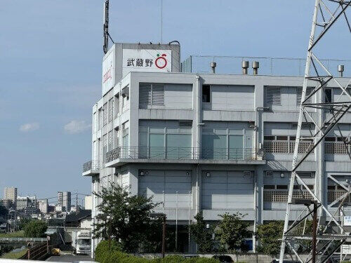 朝霞市の株式会社武蔵野様の工場食堂へ目隠しフィルム 3Mルーチェを施工