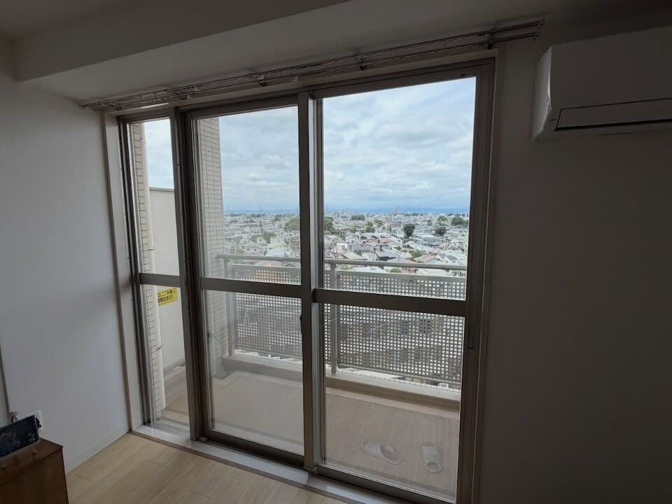 練馬区のマンションへ遮光効果のハーフミラーRSP35を施工
