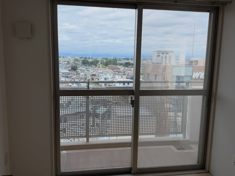 練馬区のマンションへ遮光効果のハーフミラーRSP35を施工
