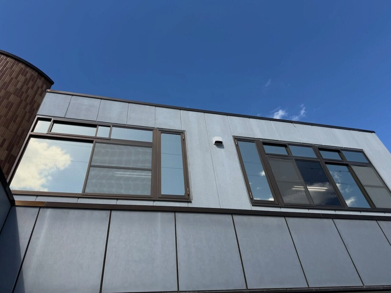 狭山市の法人様へ2タイプのミラー遮熱フィルムを施工