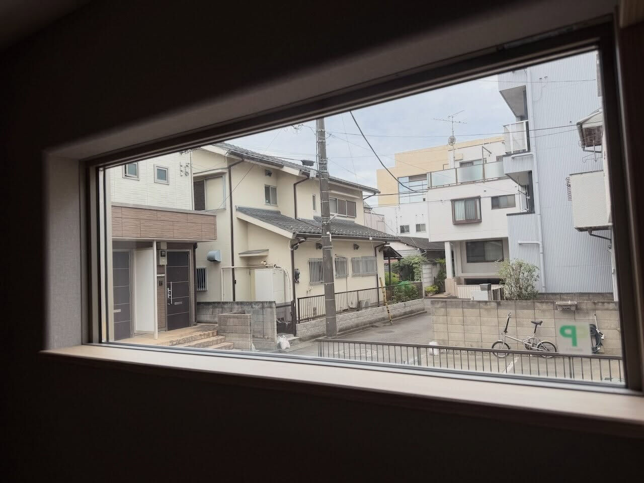 東村山市の一戸建てへCPマーク防犯フィルムを施工