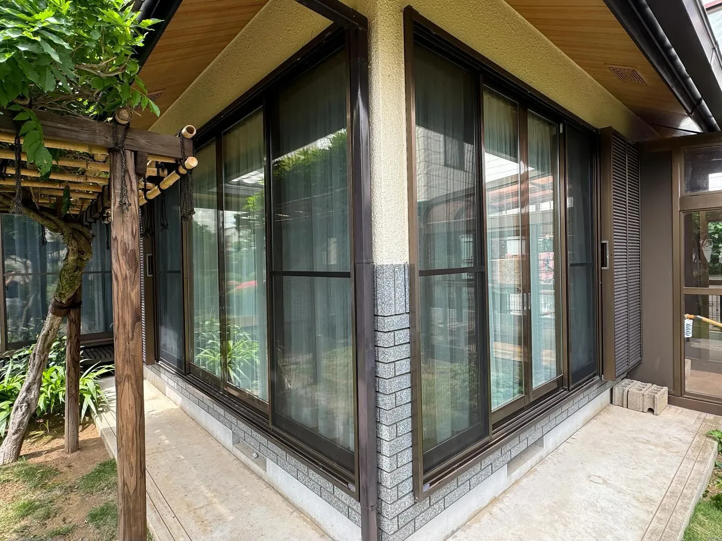 所沢市の一戸建てのペアガラスガラスへタクミ製透明遮熱フィルム...