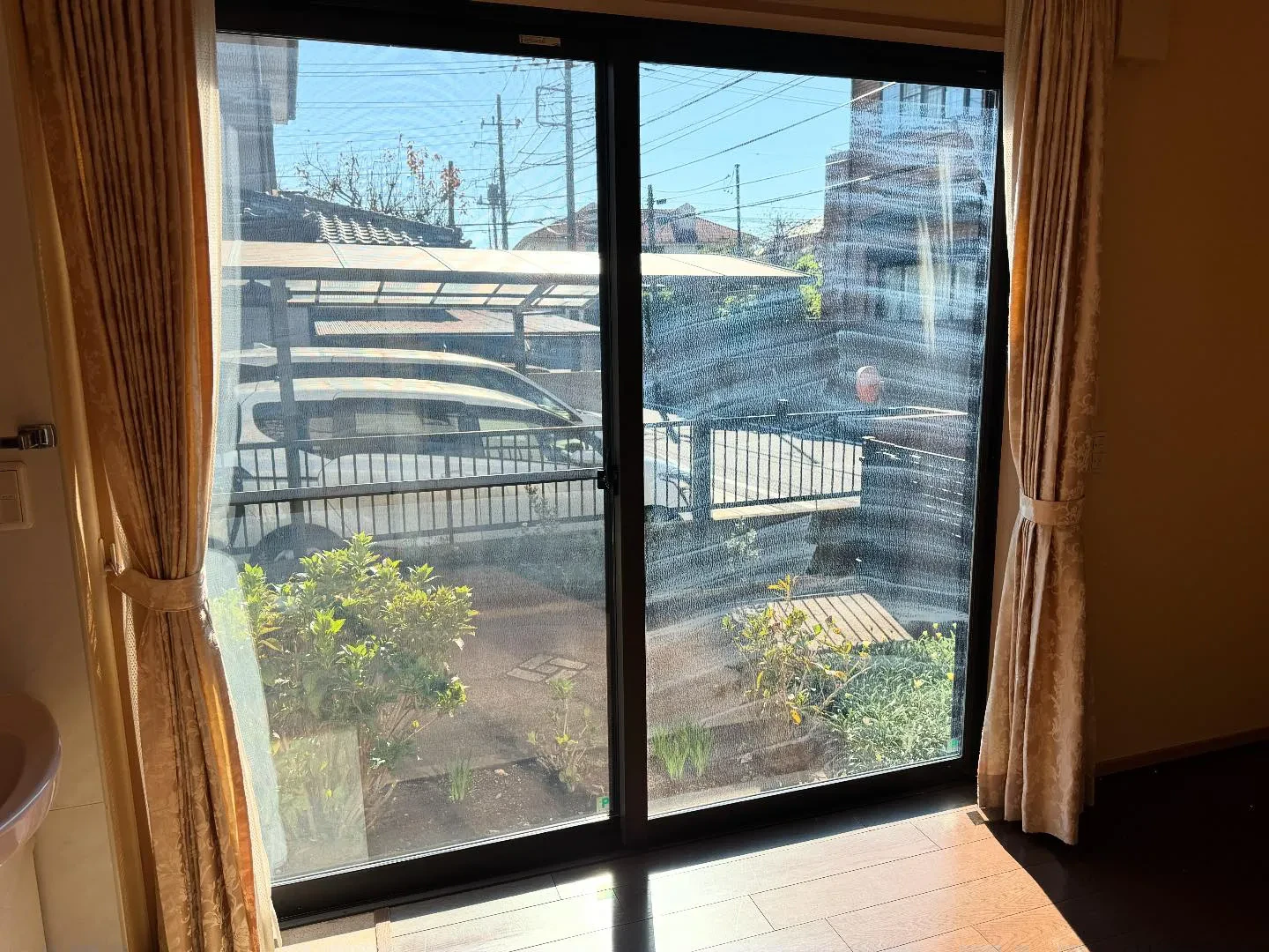 さいたま市の一戸建てへ3Mジャパン製のCPマーク付防犯フィル...