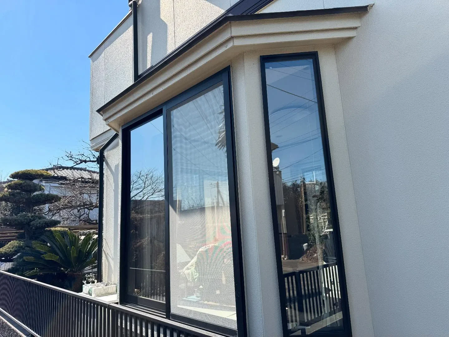 上尾市の一戸建てリビングの出窓とキッチンの勝手口へCPマーク...