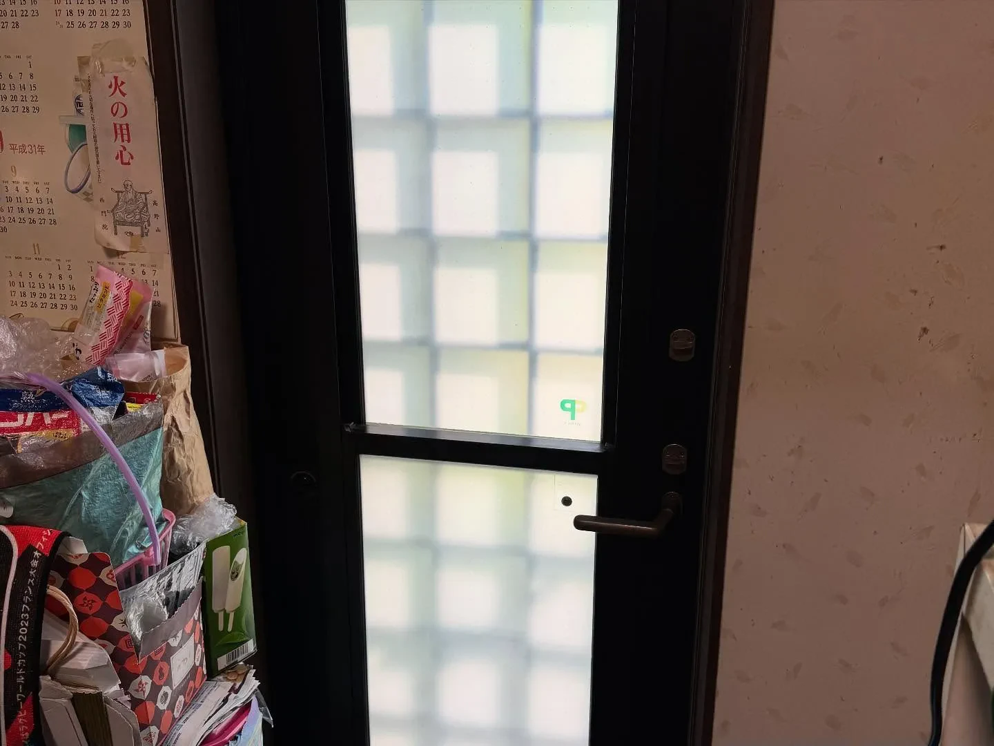 上尾市の一戸建てリビングの出窓とキッチンの勝手口へCPマーク...