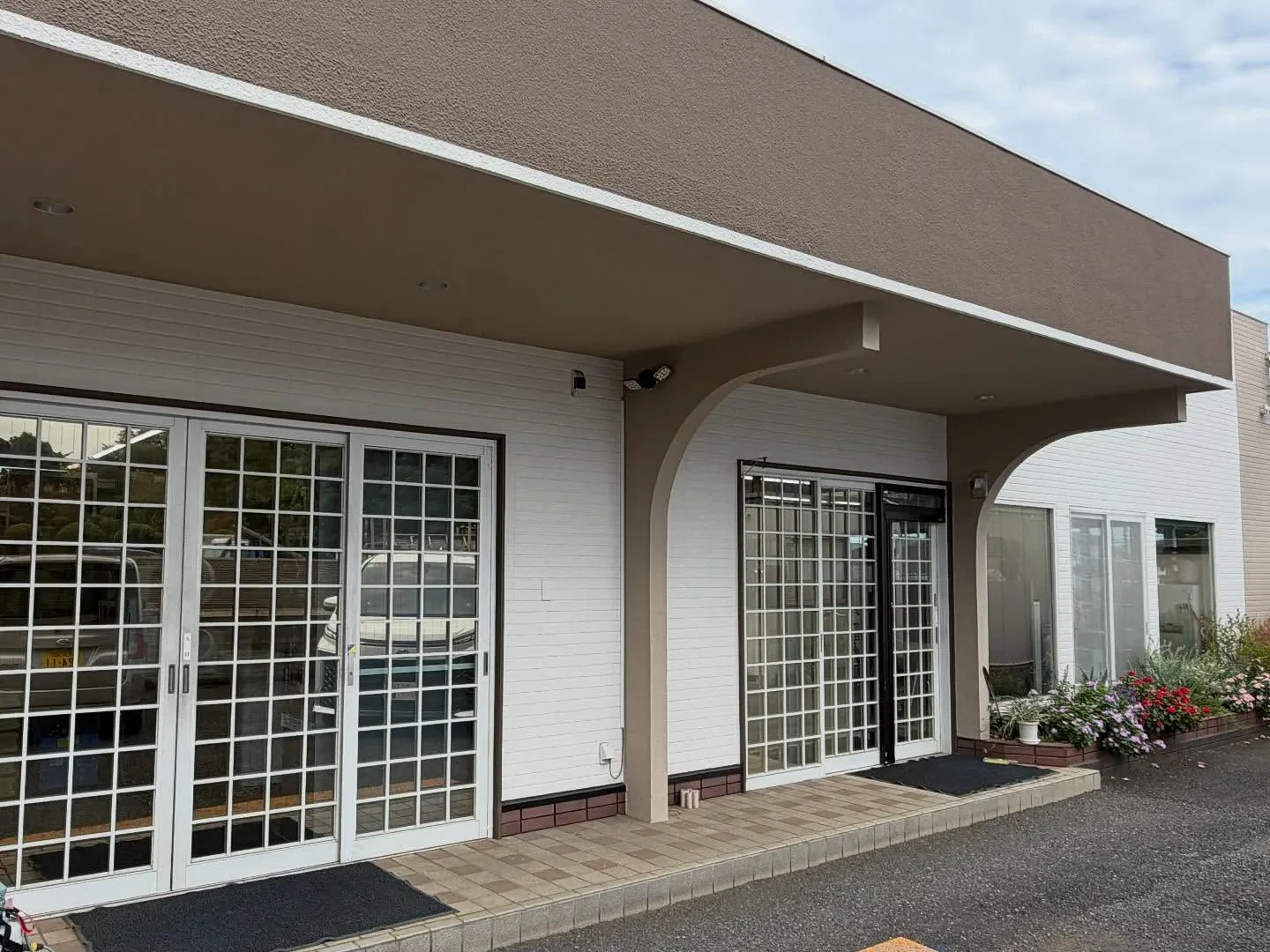所沢市の法人様へ遮熱フィルムの施工を行いました。