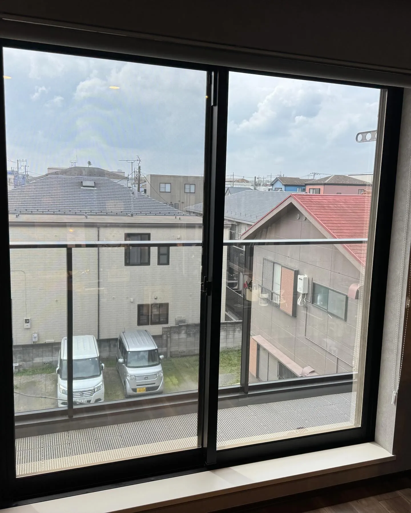 所沢市のマンションオーナー様の3Fの事務所スペースの窓ガラス...
