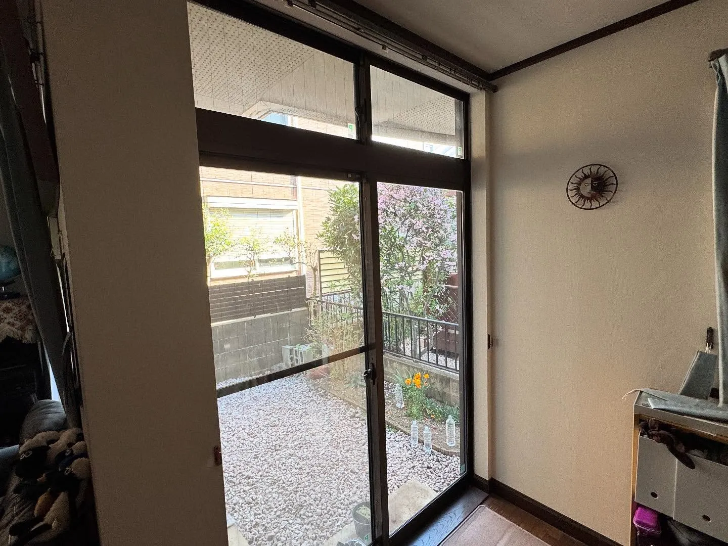 所沢市の一戸建てへCPマーク付防犯フィルムでフィルム総厚44...