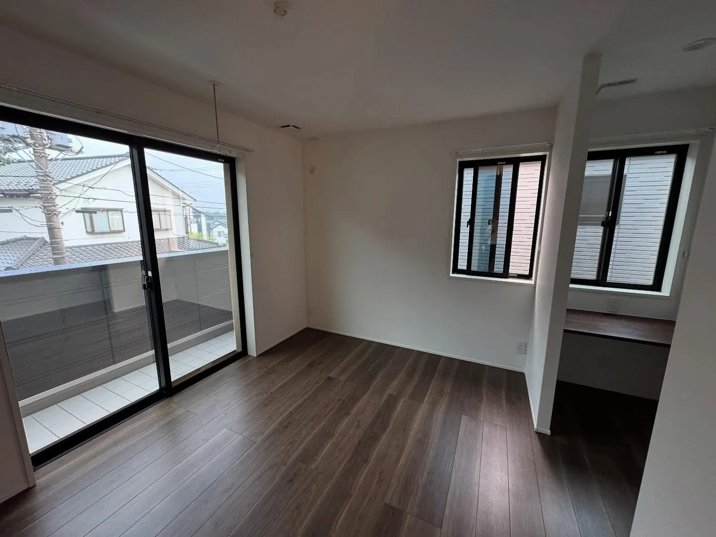 富士見市の一戸建てのほぼ全ての窓ガラスへ3M製ミラー目隠し(...