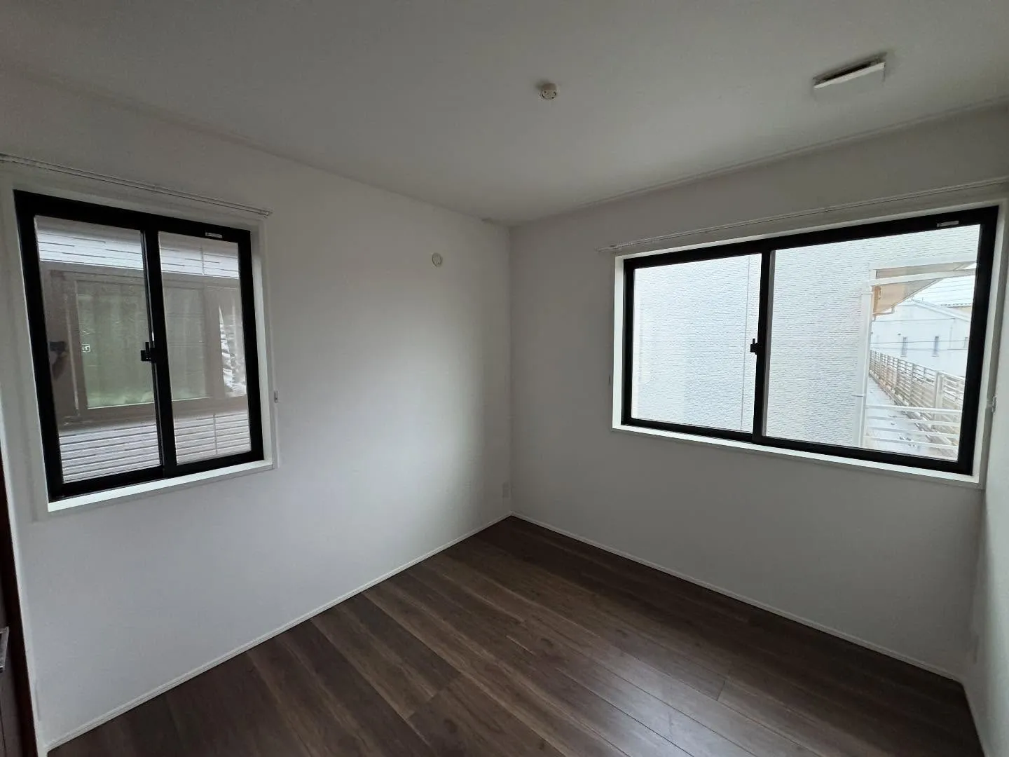 富士見市の一戸建てのほぼ全ての窓ガラスへ3M製ミラー目隠し(...