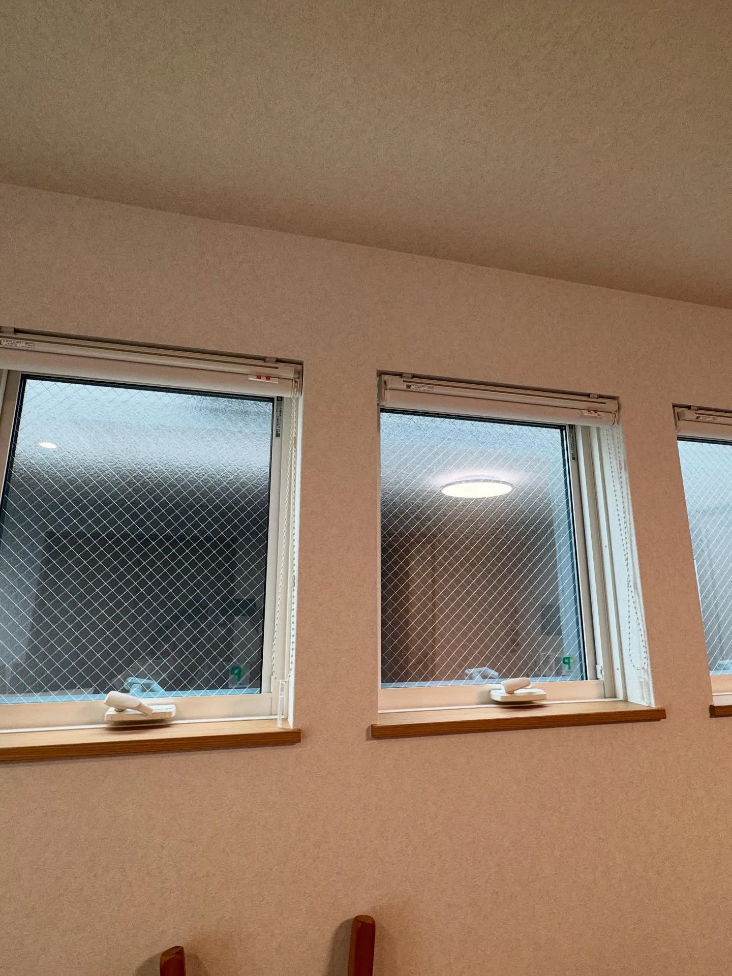 所沢市の新築一戸建て全ての窓ガラスへCPマーク付防犯フィルム...