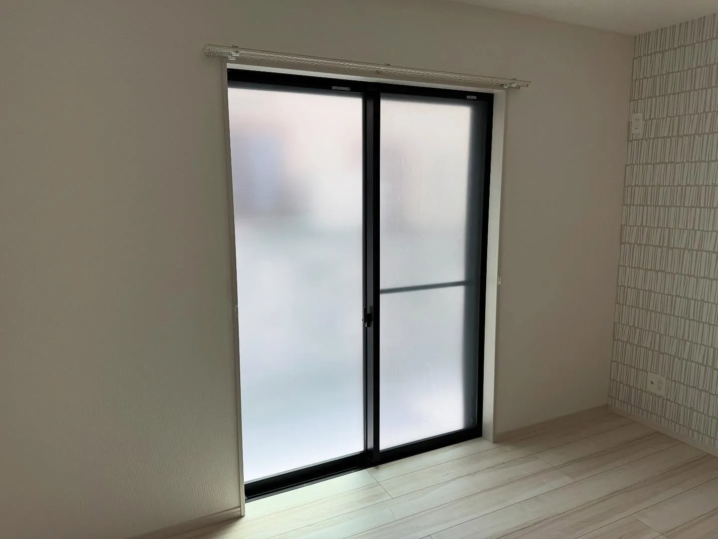 太田市の一戸建てへフロスト・マットタイプの目隠しフィルム 3...