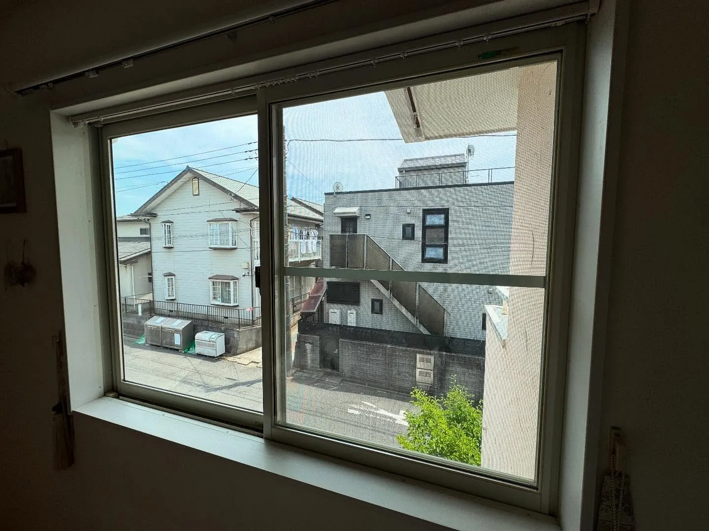 松戸市の一戸建てへ株式会社タクミの強飛散防止フィルムSN10...