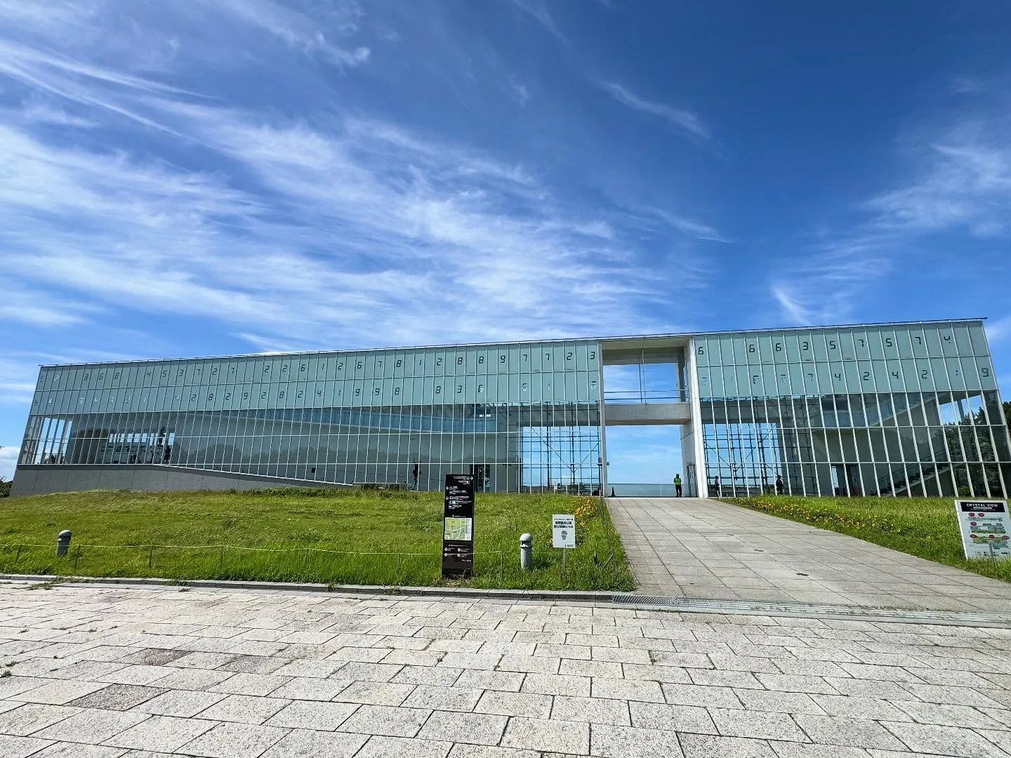 江戸川区の葛西臨海公園の中にある展望レストハウス クリスタル...