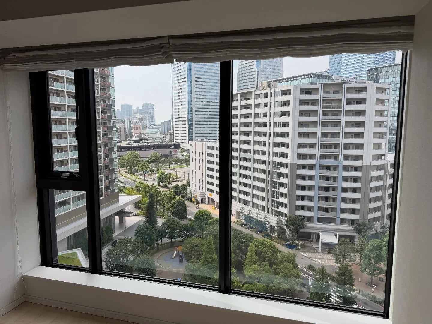 江東区豊洲のタワーマンションでリビングと洋室の2部屋の古くな...