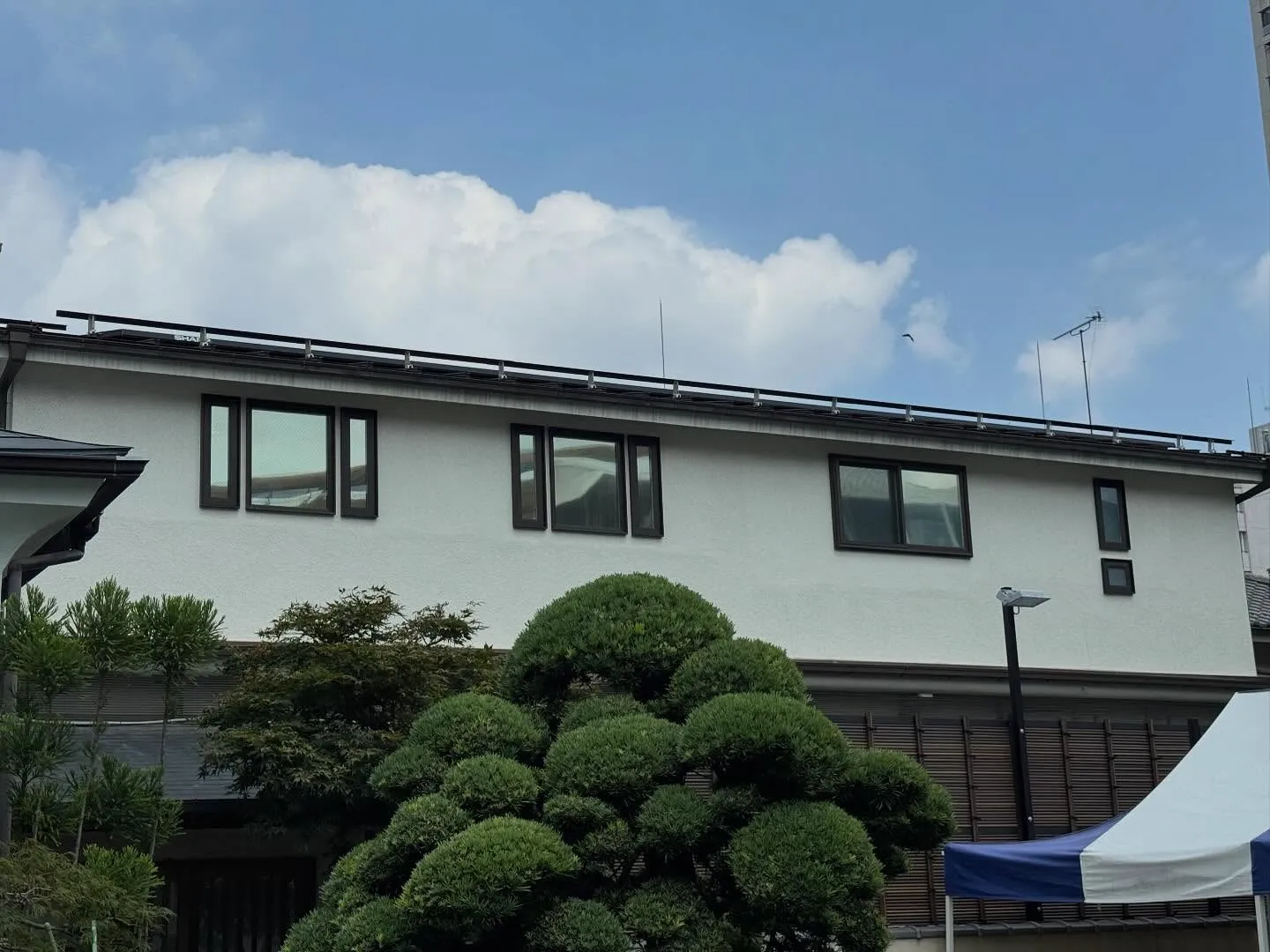 八王子市の一戸建てへミラー目隠しフィルム 3Mアンバー35を...