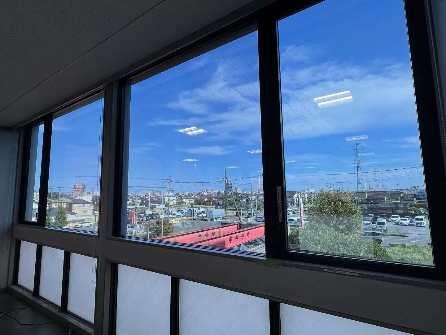 川越市の郵便局様へミラー遮熱フィルム 3M アンバー35を施...