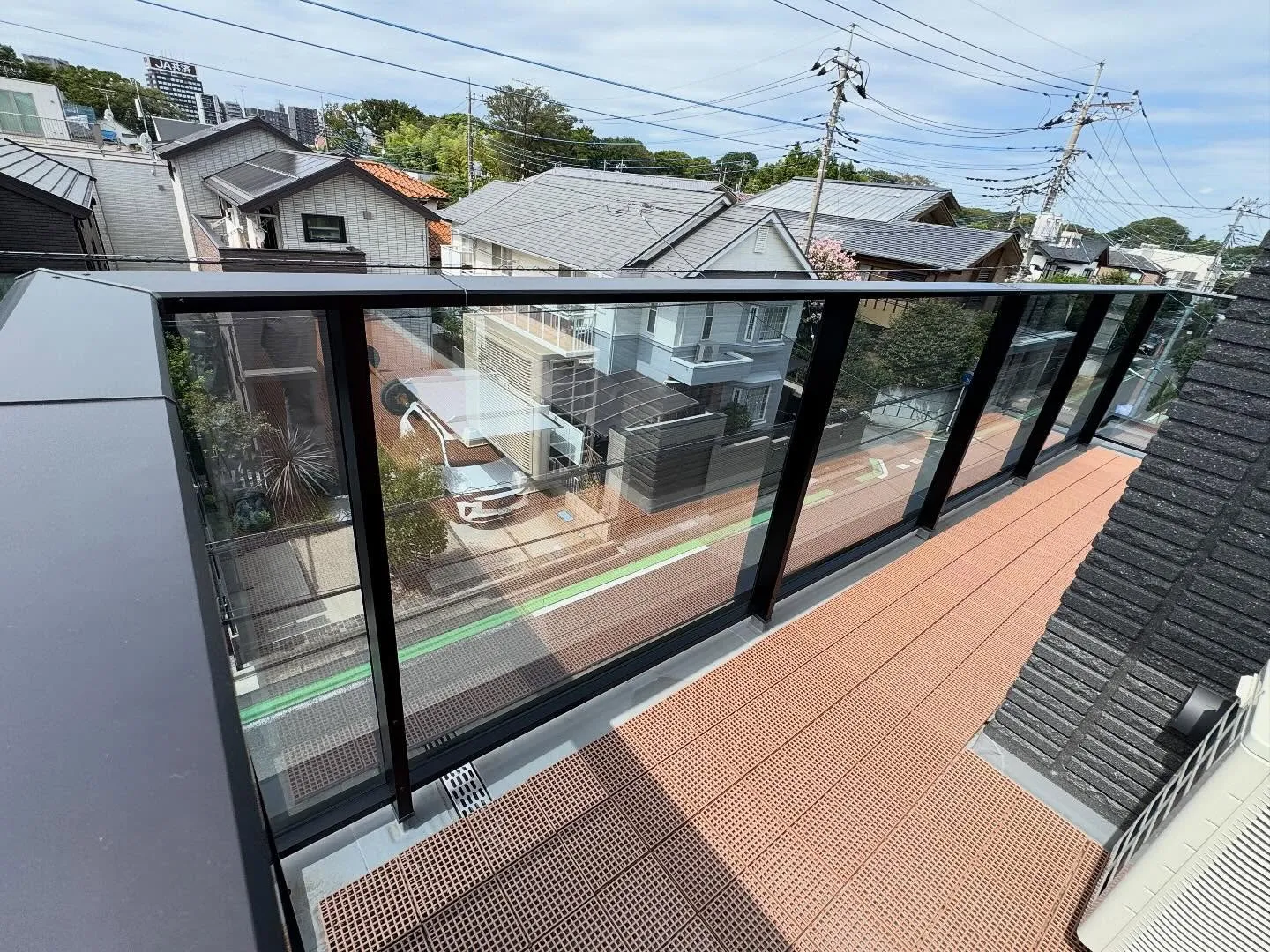 さいたま市の一戸建てベランダのガラスフェンスへ外貼り用ミラー...