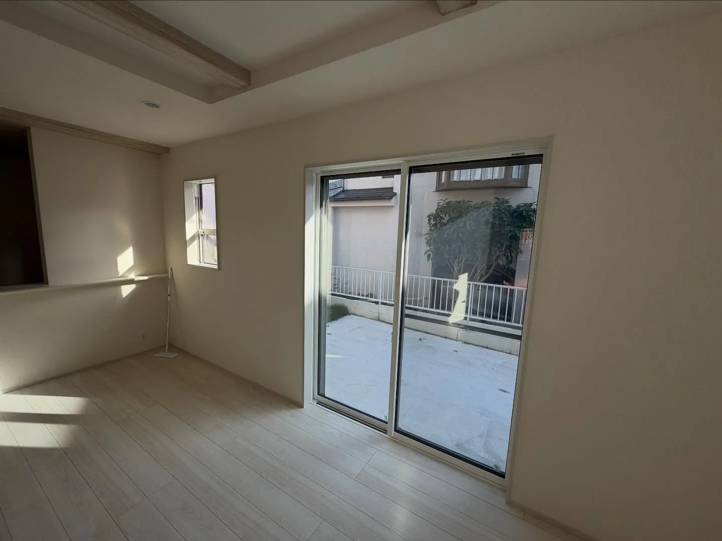 小平市の新築一戸建てへお引越し前にCPマーク付き防犯フィルム...