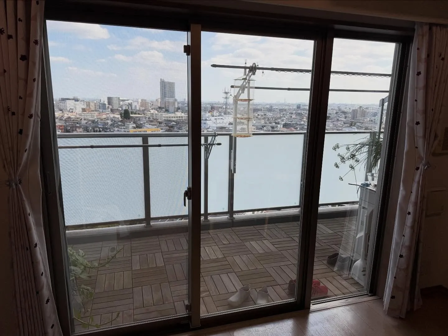 所沢市のマンションリビングへハーフミラータイプのミラー目隠し...