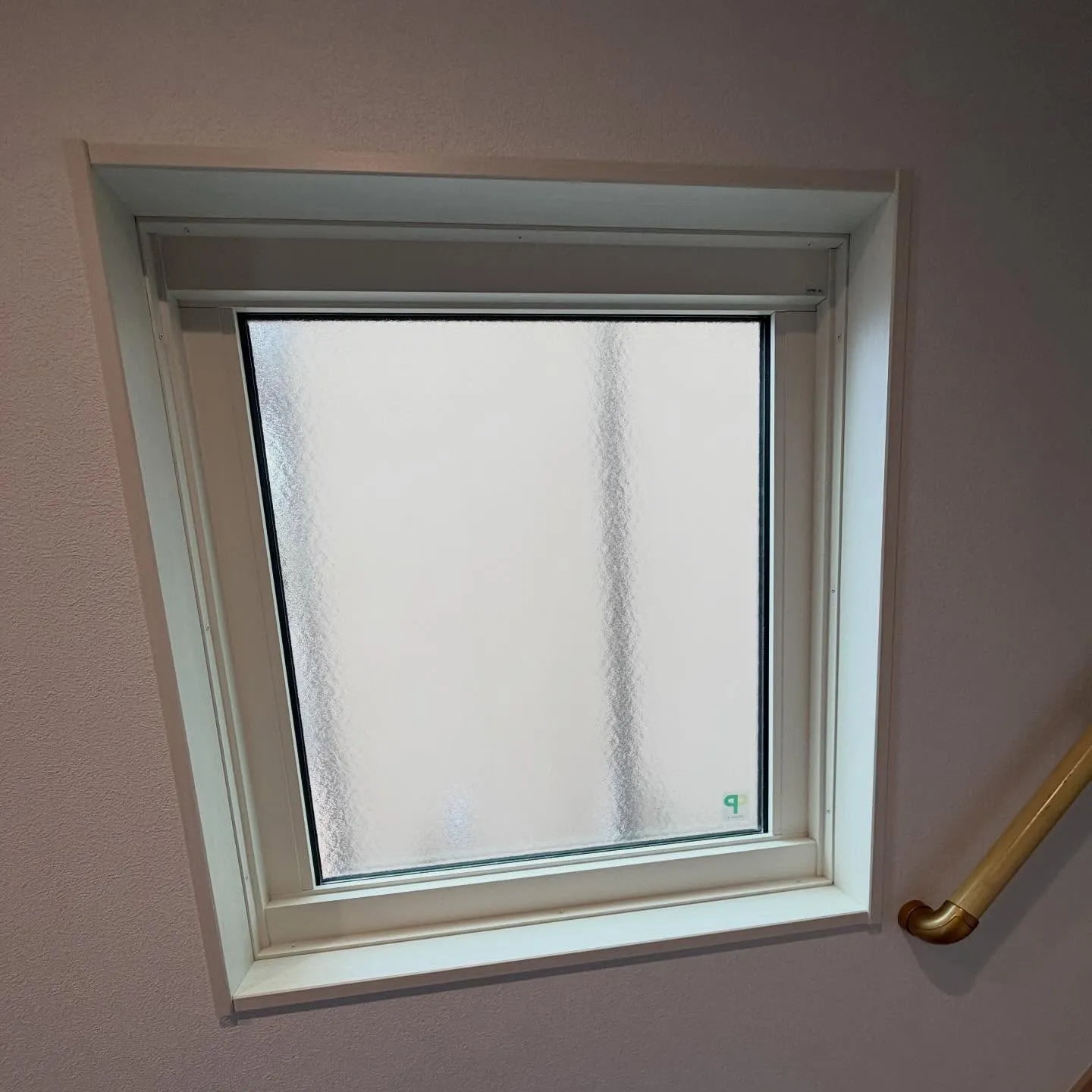 久喜市の一戸建てへリケンテクノス製CPマーク防犯フィルム S...