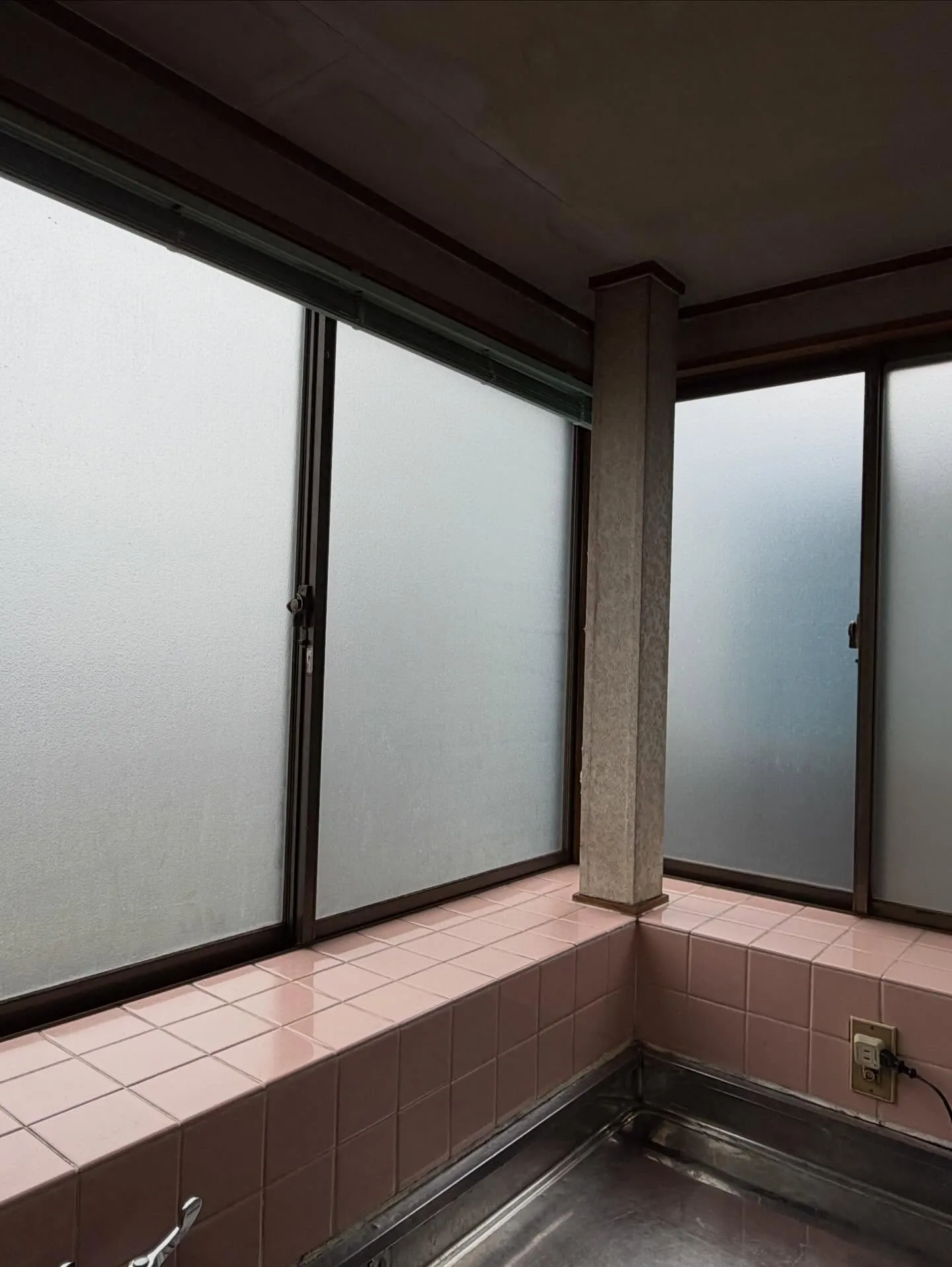 入間市の一戸建てへリケンテクノス製CPマーク防犯フィルム S...