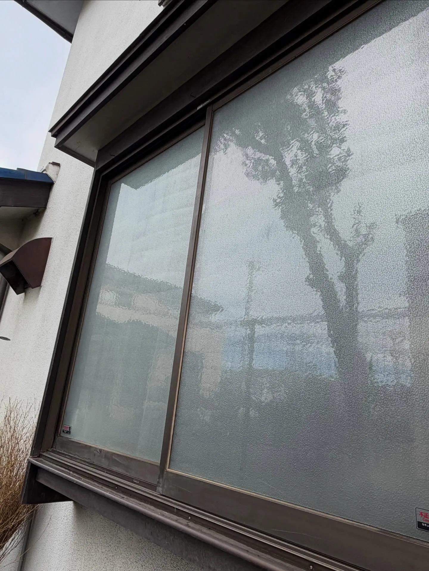 入間市の一戸建てへリケンテクノス製CPマーク防犯フィルム S...