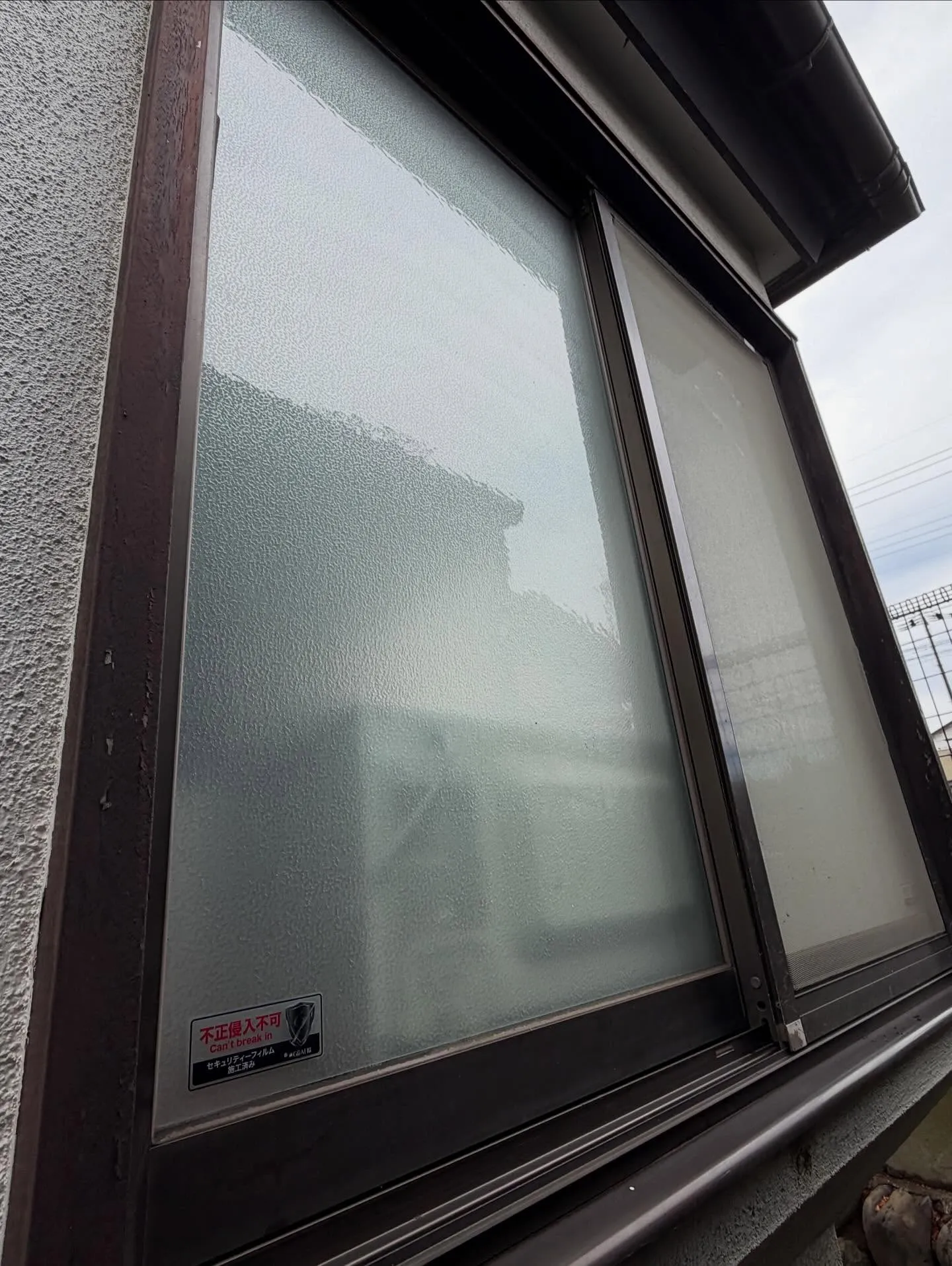 入間市の一戸建てへリケンテクノス製CPマーク防犯フィルム S...