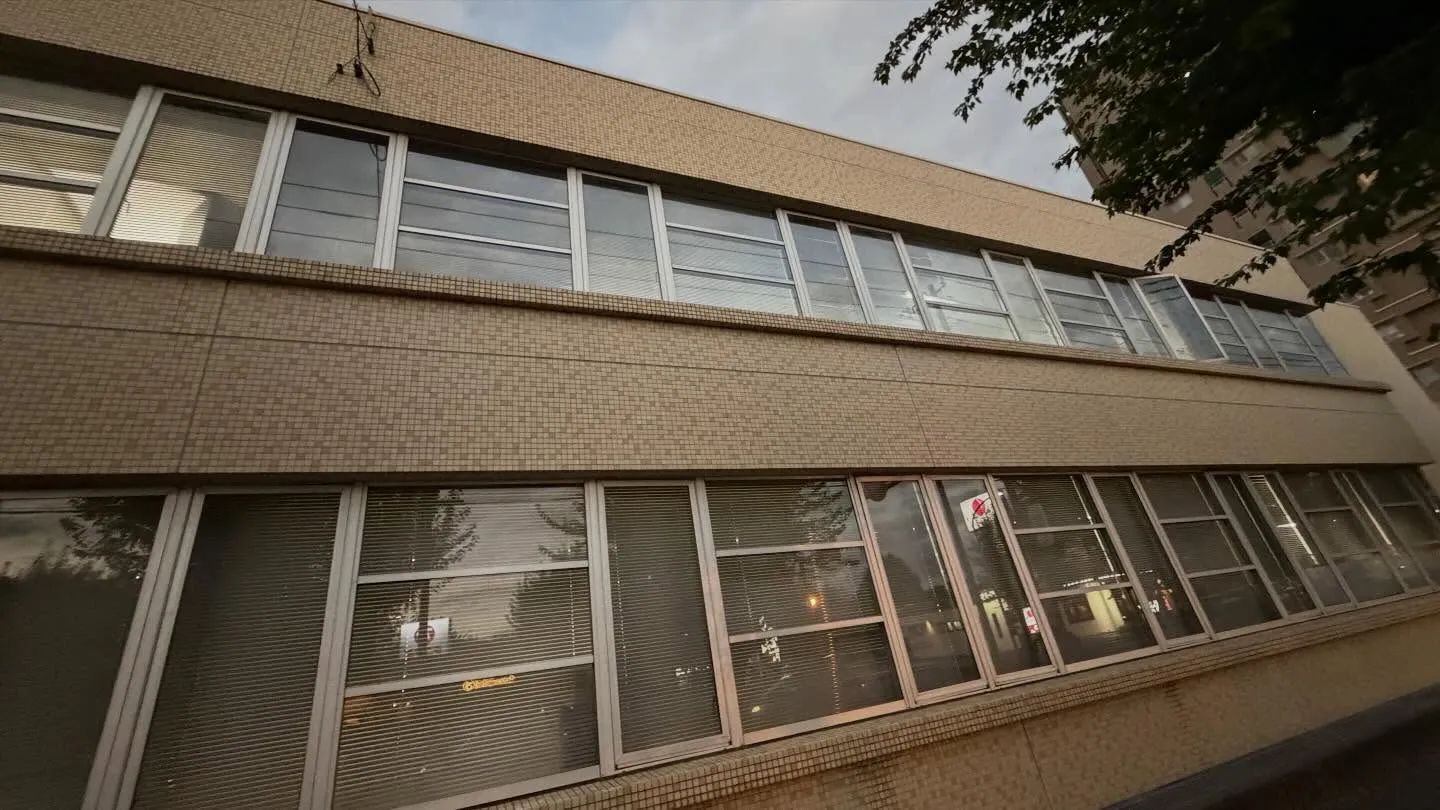 朝霞市の法人様へシルバー遮熱フィルム タクミ製RSP35を施...