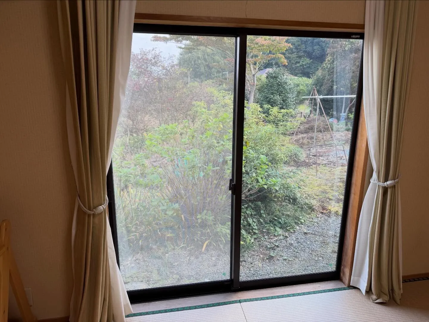 高崎市の一戸建てのリビングと6箇所の和室へ3M製CP防犯フィ...