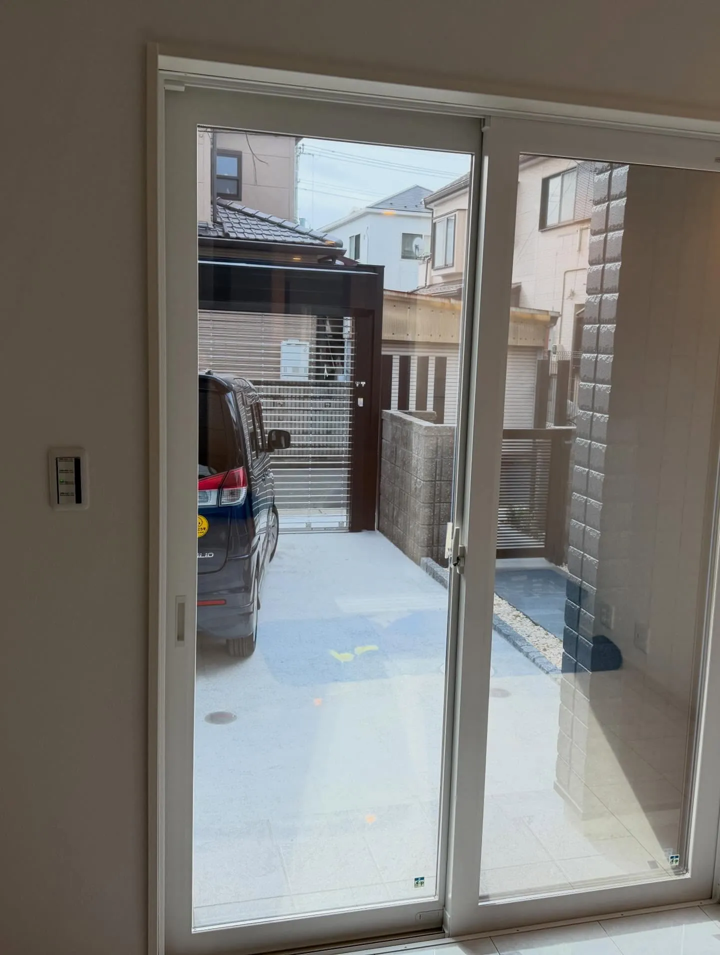 所沢市の新築一戸建てリビングと寝室へミラー目隠しフィルム 3...