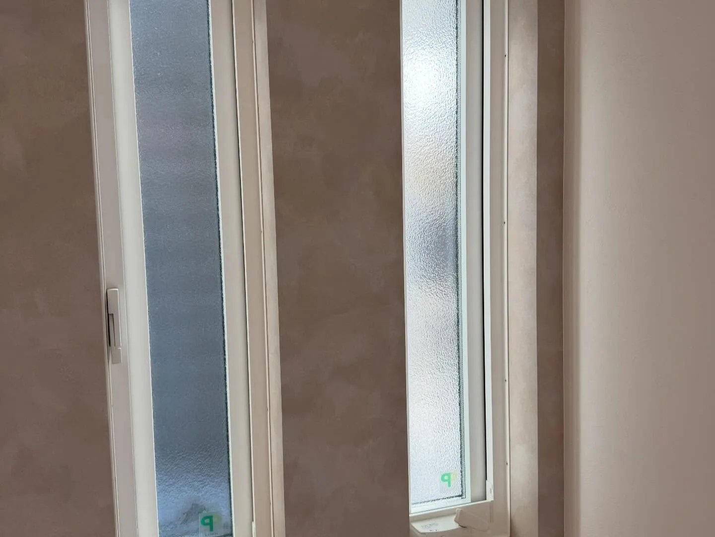 先日、所沢市の一戸建てへ防犯フィルムとミラー目隠しフィルム、...