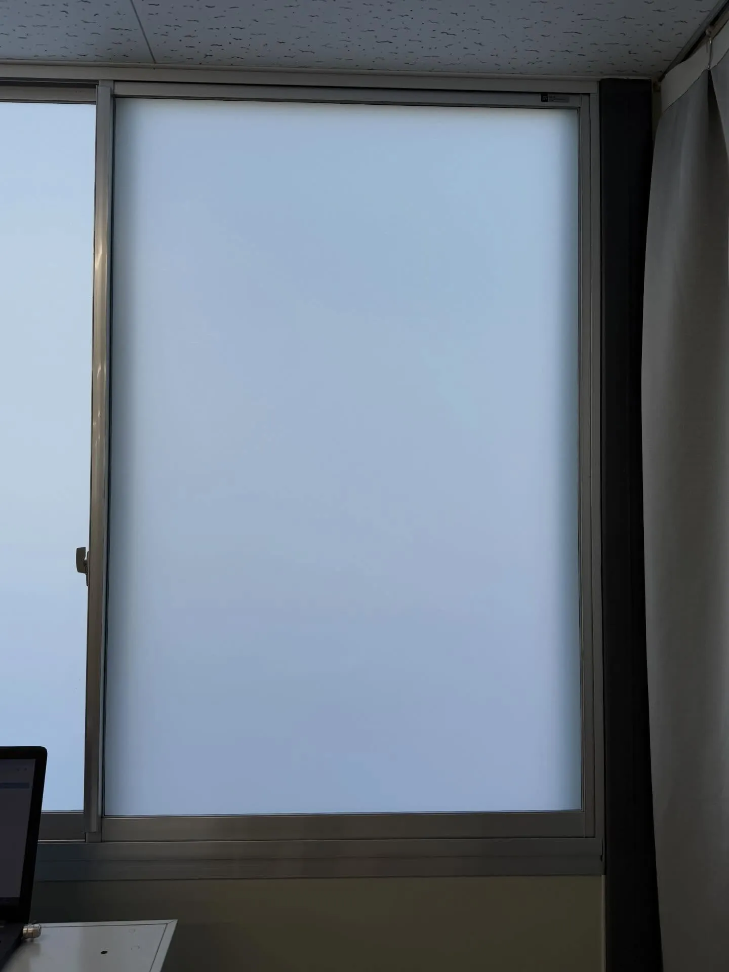 富士見市のイムス富士見総合病院様更衣室の弊社フィルム施工済み...