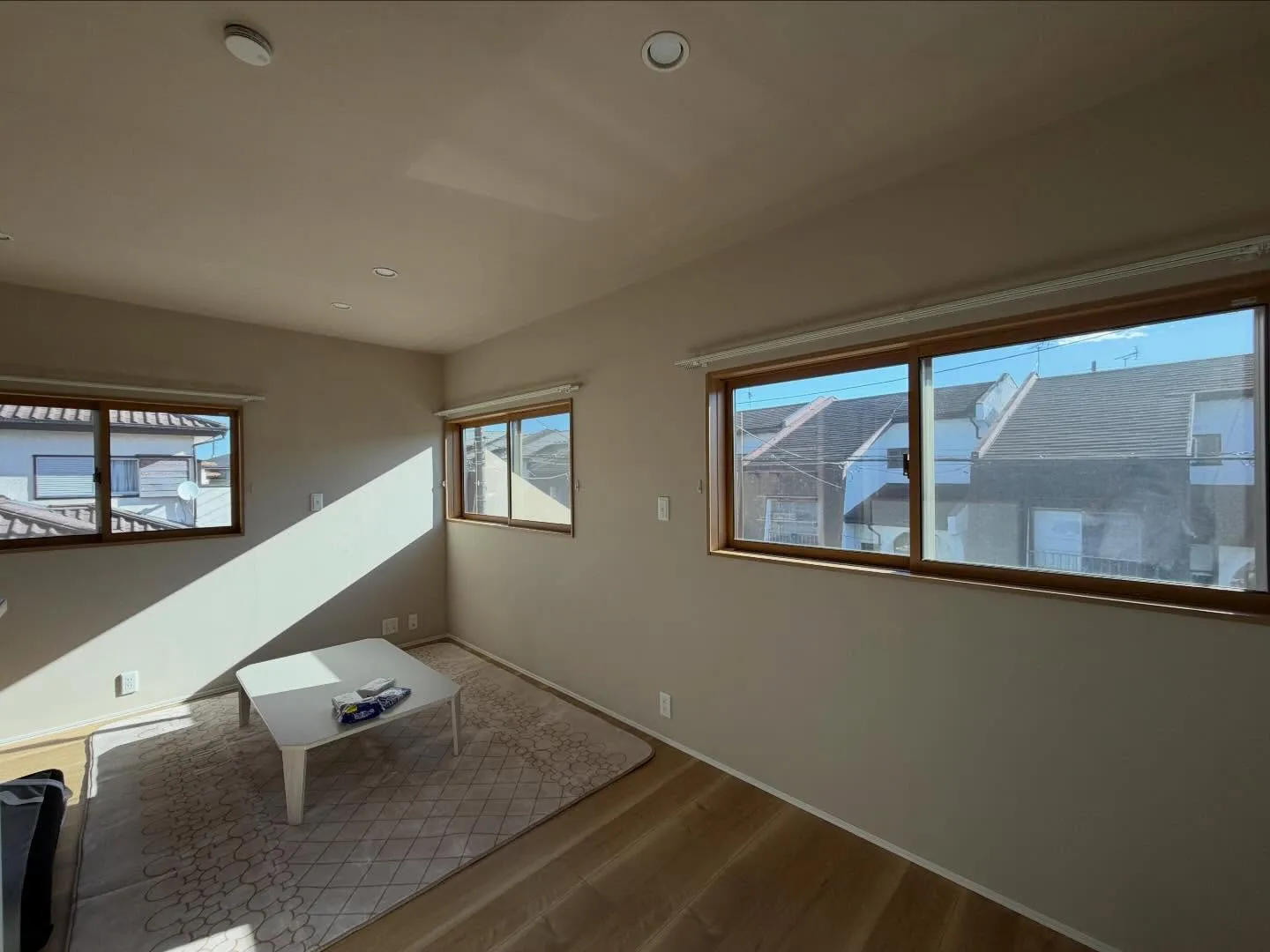 坂戸市の一戸建てへミラー目隠し(遮熱)フィルム 3Mアンバー...