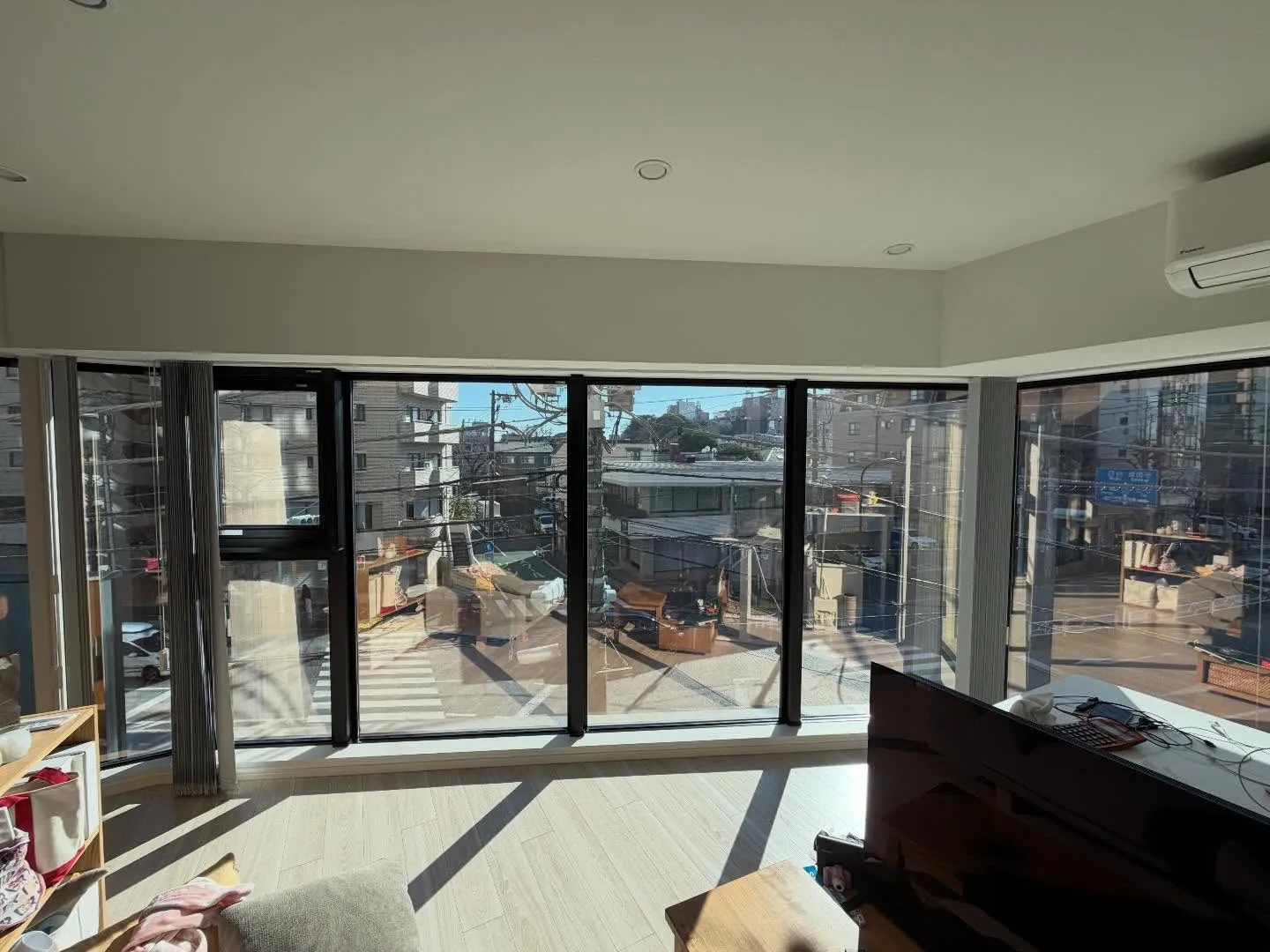 文京区のマンションK様邸のリビングへ3Mジャパンの断熱・遮熱...