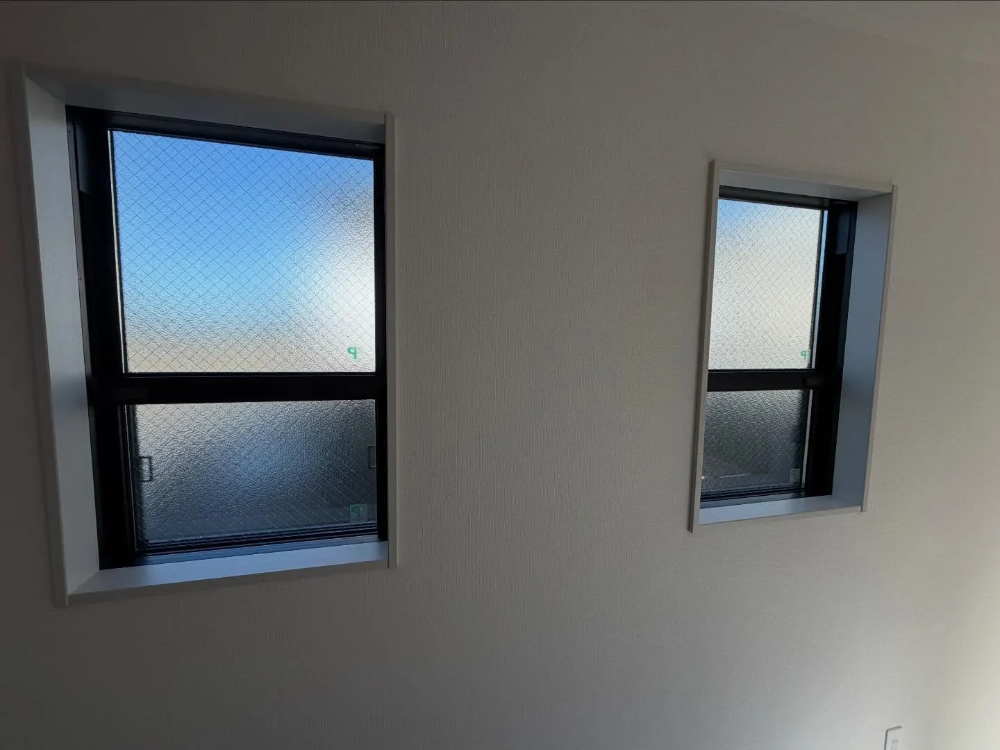 東村山市の新築一戸建てS様邸の寝室とダイニングへ透明タイプの...