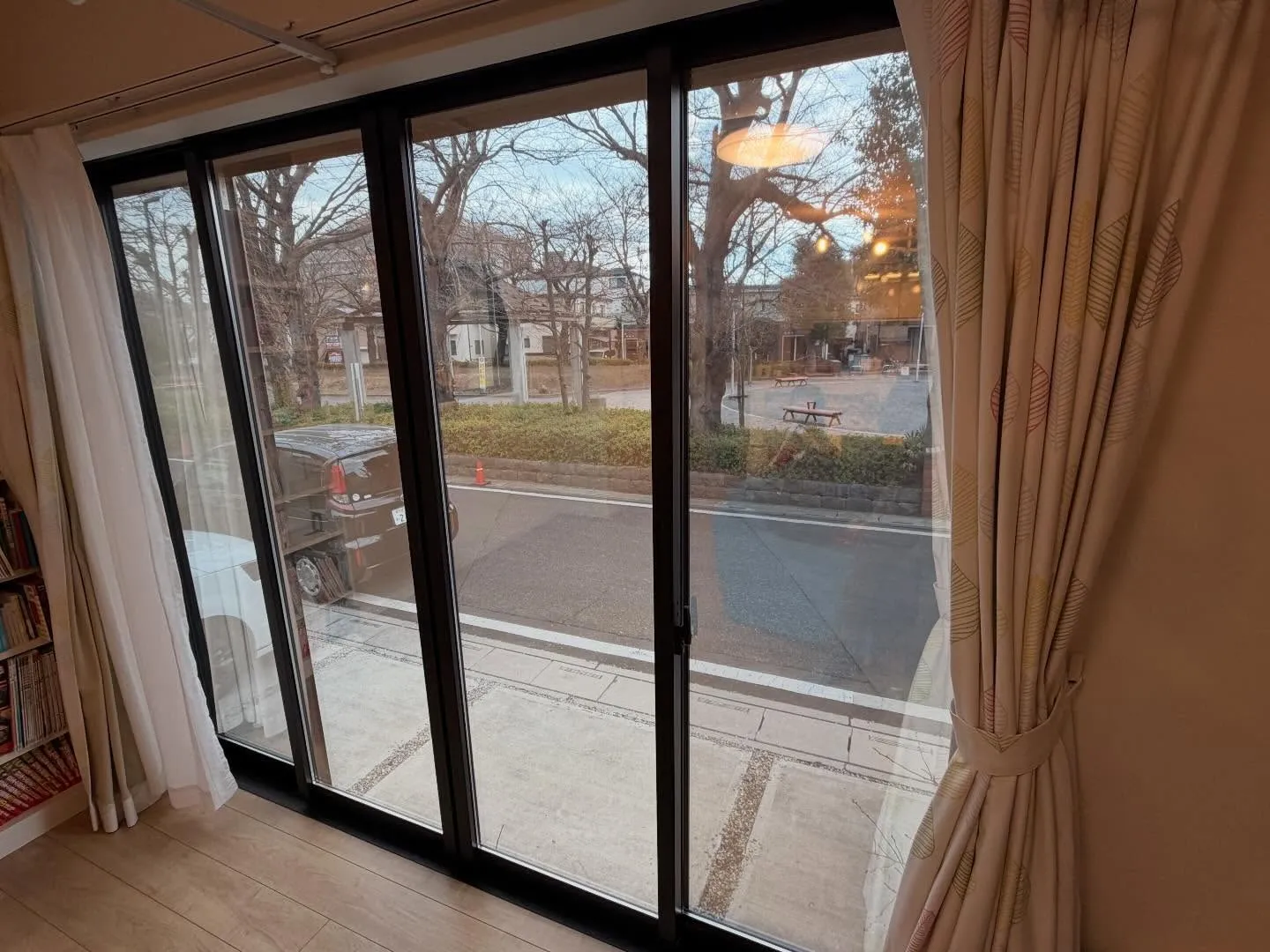 ふじみ野市の一戸建てT様邸のリビングへ3Mジャパン製のミラー...