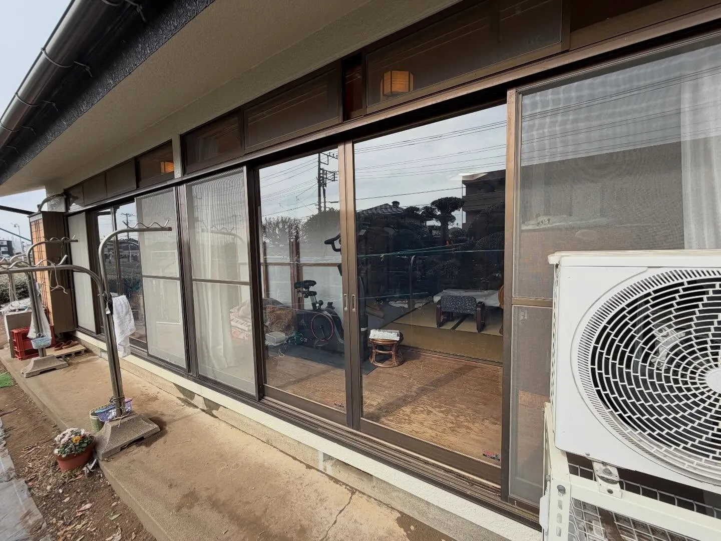 所沢市の一戸建てM様の縁側へタクミ製の強貫通対策フィルム S...